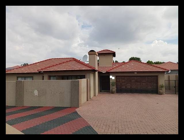 3 BEDROOM TOWNHOUSE FOR SALE IN VANDERBIJLPARK SW 5